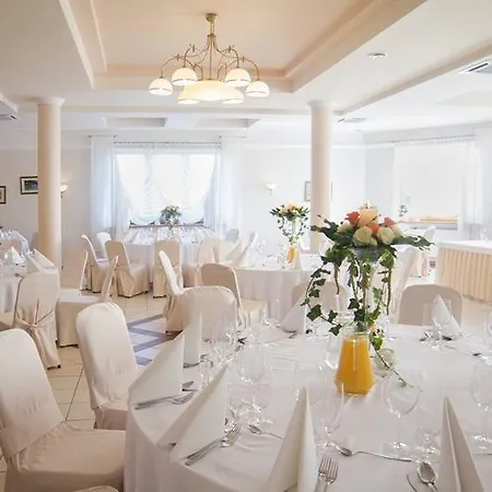 Gosciniec Na Rozdrozu 모텔 3*